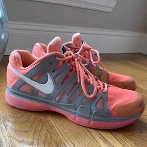 Nike Tennis Shoes